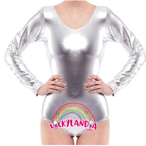 ¡Sé el centro de todas las miradas con nuestro maillot plateado! Este body ajustado y resplandeciente es perfecto para cualquier evento o fiesta.