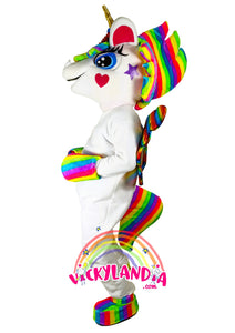 Descubre la magia de nuestro muñeco publicitario de Unicornio Mágico en Vickylandia. Son disfraces cabezones perfectos para fiestas infantiles, shows, cumpleaños, estrategias publicitarias, espectáculos, cabalgatas y cualquier tipo de evento.